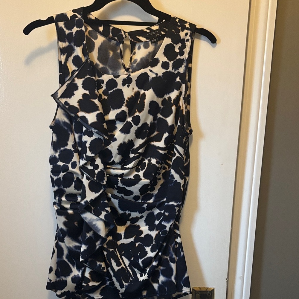 Ann Taylor Black blue snd cream Sleeveless Blouse size 6 perfect condition